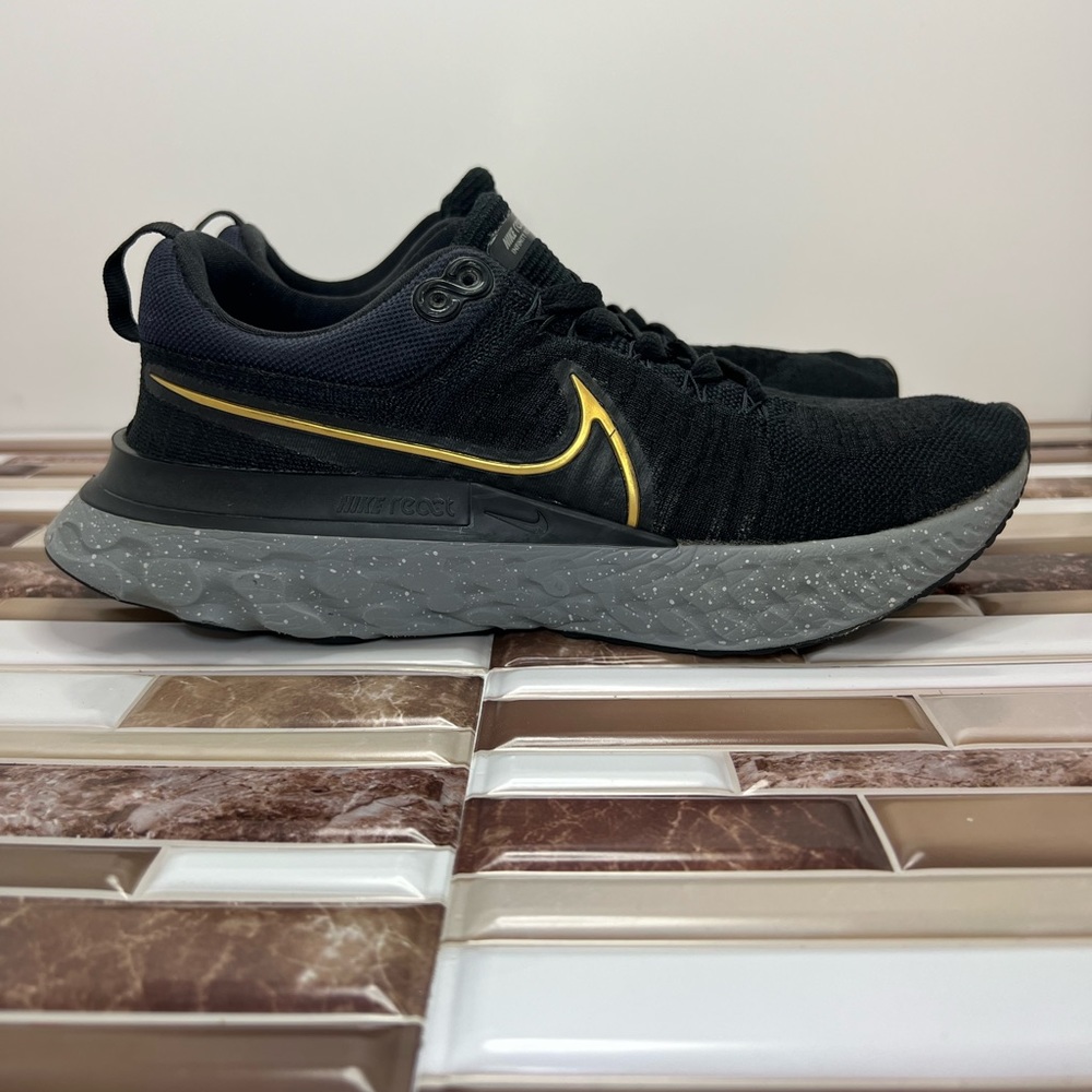 Nike React Infinity Run Flyknit 2(MEN) size 9